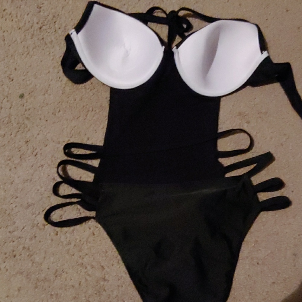Bathing suit - Picture 2 of 3